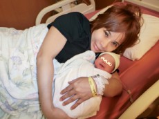  浜田ブリトニー、第一子女児出産をブログで報告 