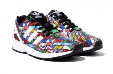 スタンスミスなど、アディダス名作シューズをコラージュ。「ZX FLUX」新作モデル