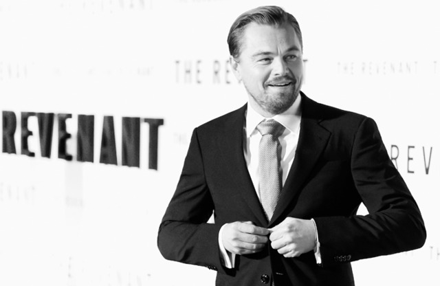 ディカプリオとその息子役、映画『The Revenant』プレミアでアルマーニを着用して登場