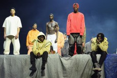 カニエ・ウェスト「YEEZY SEASON 3」、1000人のエキストラをモデルにNYで発表