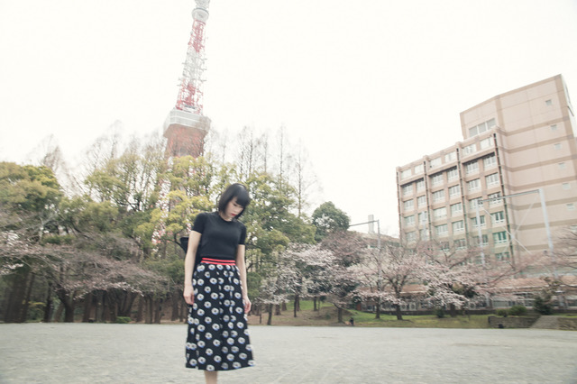 東京タワーをバックにレトロでモダンなスタイルを。リ・スタイルで見つけたリアルクローズ【±20 ReStyle Day:4】