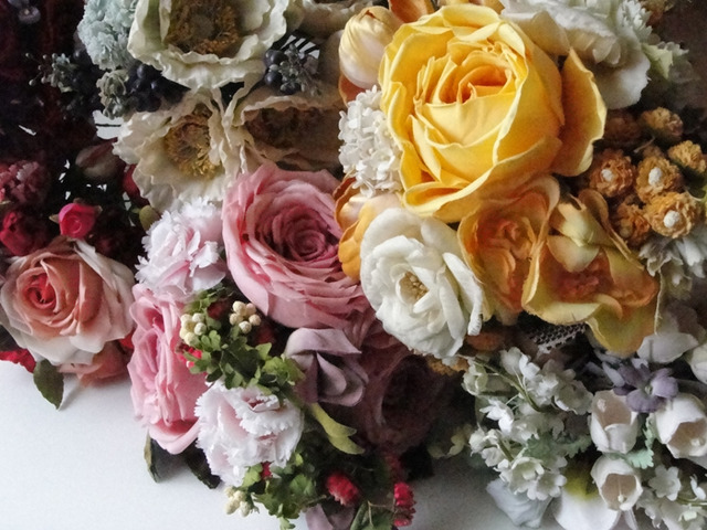 パスザバトンをロマンティックな花々で埋め尽くす、アトリエ染花による展覧会「Romantic flower」開催