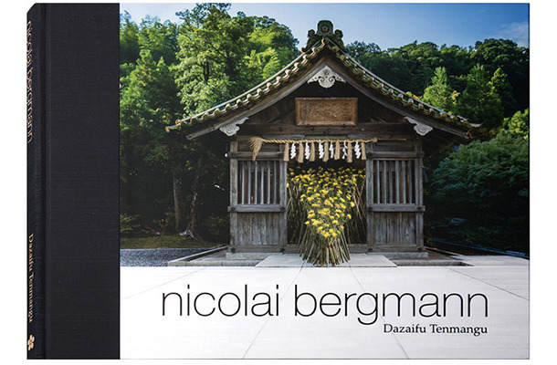 ニコライ・バーグマンが写真集を発売、太宰府天満宮で開催された展覧会「伝統開花」の作品を中心に収録