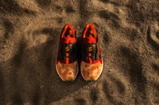 PUMA×atmos×Titolo、3ネームコラボのスニーカー「DISC BLAZE “DESERT DUSK”」発売