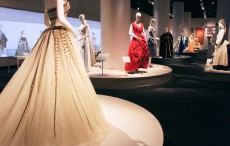 映画『メットガラ ドレスをまとった美術館』本編に登場する“実物”ドレスを見に行こう！