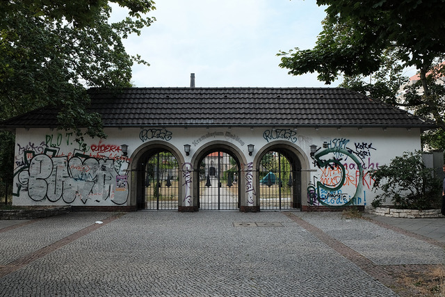 ベルリンの歴史ある建造物の行く末--旧市営火葬場の場合【A trip to Berlin】