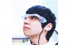 金沢21世紀美術館で“読む”感覚を拡張するメガネ型デバイス「OTON GLASS」を展示