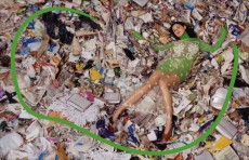 ゴミ処理場で撮影されたステラ マッカートニーの2017冬広告、世界が抱える廃棄と消費の問題