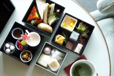 銀座「空也もなか」で知られるの和菓子の名店とパレスホテル東京による“まるさんかくしかく”のアフタヌーンティー