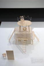 ニーシングと建築家・中山英之がコラボリング発表。岡田栄造ディレクションのインスタレーションも