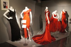 英ハイファッション50年の歴史を辿る「ベルヴィル・サスーン」展がロンドンで開催中