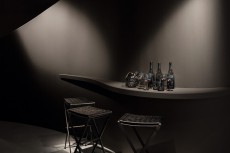 流行を追わず建築的なボッテガ・ヴェネタの新作家具【ミラノサローネ2014レポ】