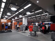 ヴィーナスフォートが35店舗をグランドオープン。リニューアル店舗も続々登場