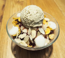 【夏休みかき氷特集】カフェベネ--トッピングジェラート選べる韓国仕込みの粉雪かき氷