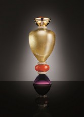 宝石とベネチアングラスによる香水瓶の芸術、ブルガリ銀座タワーで展示