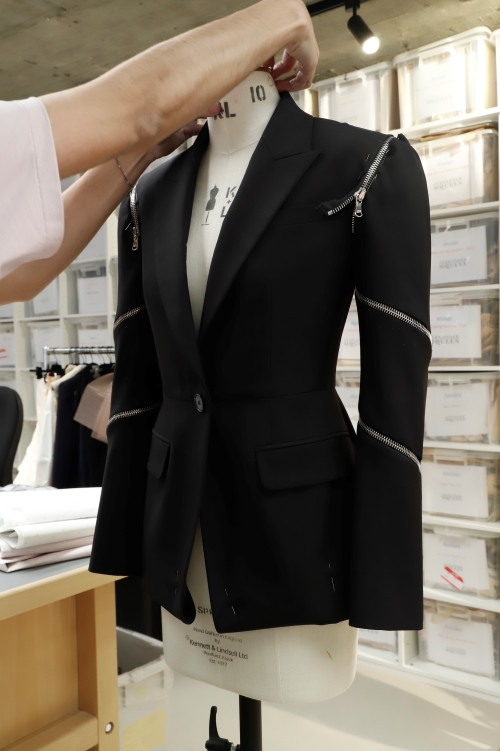 アレキサンダー・マックイーン、2022年春夏プレコレクションこだわりの