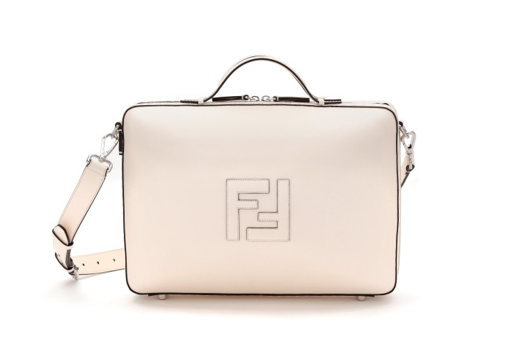 フェンディが新作バッグ「フェンディ トラベル」を発表。ヴィンテージな雰囲気とスタイリッシュさを兼ね備えたデザイン