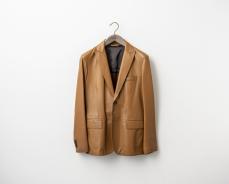 ジョルジオ アルマーニのメイド トゥ オーダーに上質を極めた素材、グローブレザーのジャケットが登場