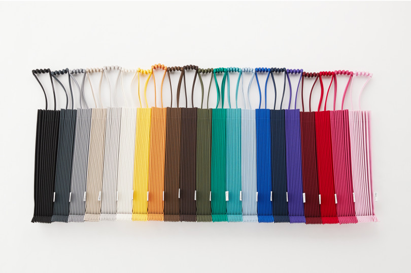 全21色のグラデーション、ミー イッセイ ミヤケがトランクプリーツバッグを店舗限定で発売