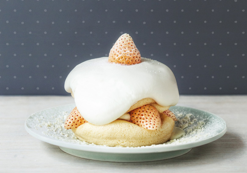 白いちごの“奇跡のパンケーキ”登場! スフレパンケーキ専門店「FLIPPER&#039;S」のホリデーシーズン限定メニュー