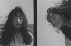 写真家、蓮井元彦による個展「Deep Blue – Serena Motola」が代官山ALで開催