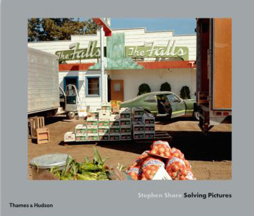 スティーブン・ショア初期の実験的写真を初公開、MoMAの展覧会を機に出版された写真集【ShelfオススメBOOK】