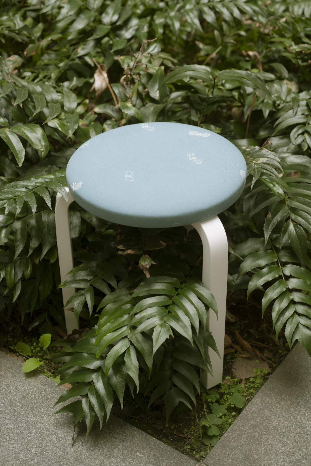 ミナ ペルホネンの生地を使った「スツール 60」 新シリーズ発売