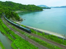 京都鉄道博物館に新旧トワイライトエクスプレスが初のそろい踏み! 「瑞風」運行1周年記念イベント開催