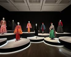 イヴ・サンローランの没後日本初となる大回顧展が六本木・国立新美術館で開幕