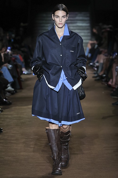 ミュウミュウの今季新作ワンピース ルック】ミュウミュウがパリのイエナ宮で2024年秋冬コレクションを発表