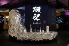世界初! 宇宙空間で醸造予定の「獺祭」が伊勢丹新宿店に登場。1本限定