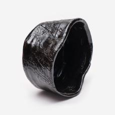 バレンシアガの銀座旗艦店が1周年。陶器の茶碗や銀座店限定色のバッグ