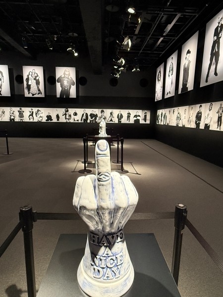 THE TOKYO HUNDREDS 2 原宿の肖像 ラフォーレ原宿ステッカー