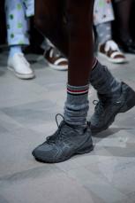 トム ブラウンがアシックスとの初コラボスニーカーを発表。GEL-KAYANO