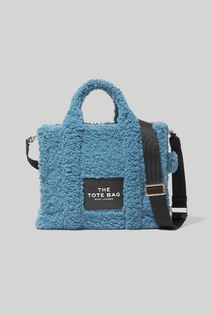 テディベアのようにフワフワ&amp;モコモコ。THE MARC JACOBSの「ザ トート バッグ」から新作が登場