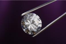 研究室で生まれた「ラボ・グロウンダイヤモンド」だけを使うジュエリーブランド『YON』が新宿伊勢丹でポップアップ