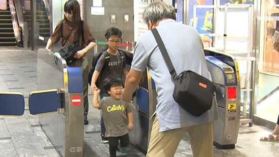 お盆「帰省ラッシュ」ピーク 博多駅も混雑