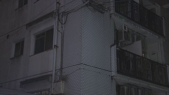 アパートで死亡していたのは64歳の住人男性と判明　事件と事故の両面で捜査　福岡