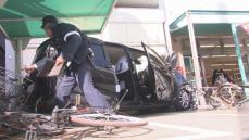 スーパーの駐輪場にタクシーが突っ込む　運転手とみられる男性を救急搬送　福岡