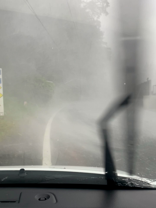 【動画】車を運転中にゲリラ豪雨、視界ゼロ、強風が吹き荒れ、雨は雹に…どうする？【中テレ投稿BOXニュース】