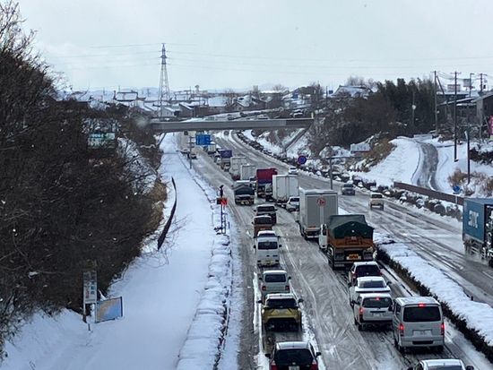 “最強寒波の雪”で圧雪や路面凍結　スリップとみられる事故も　福島・郡山市