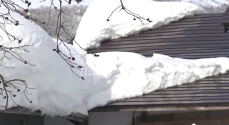 除雪中に屋根から落ちてきた雪に埋まった女性（43）が死亡　喜多方市・福島