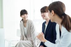 働き方に満足している女性は何割？年代別の働く理由や満足度とは？