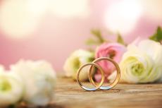 シニアの結婚は婚姻日で年金額が変わることも！