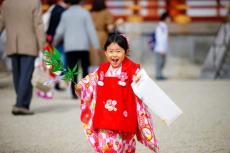 七五三のお祝いはどうすればいい？ 祝儀やプレゼントにかける金額とマナーは？