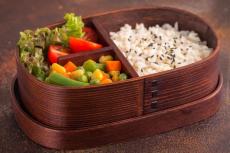 【あたしンち】母の「ミックスベジタブル弁当」は実際作るといくらかかる？ 歴代のユニークなお弁当も紹介