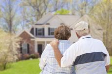 65歳以降の「賃貸暮らし」は厳しい？ 夫婦2人の「年金受給額」の平均をもとに検証
