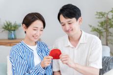 28歳で「年収350万」、結婚を考えているけど難しい？ 同年代の貯金額はどのくらい？