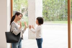 子どもを「保育園」に預けて復職！ 毎日1時間の「時短勤務」で給料はどのくらい減る？