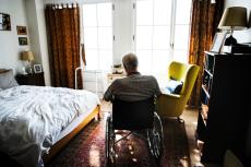 サービス付き高齢者向け住宅とは？特徴や老人ホームとの違いを解説